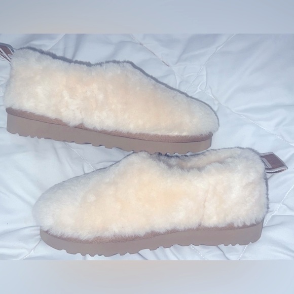 New without box Women Ugg Uggs shearling shoes booties Size 6 - Picture 9 of 11